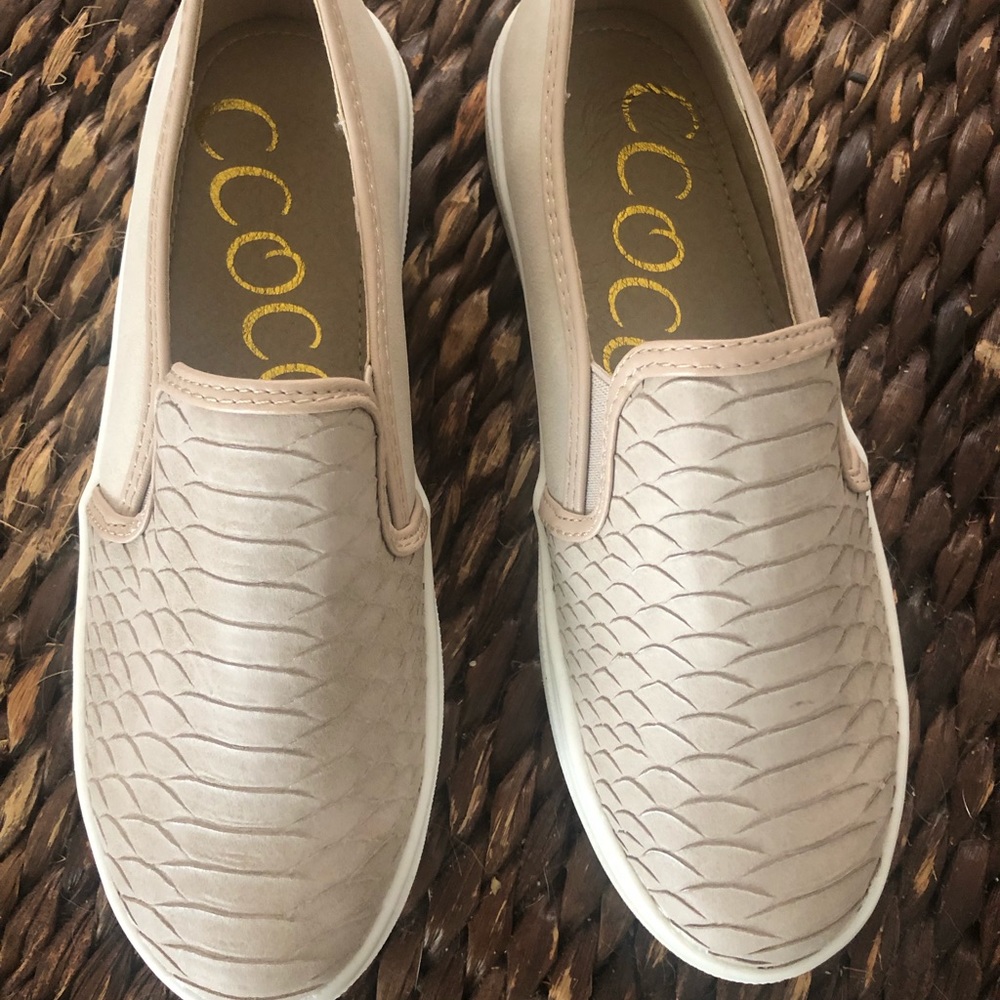 Slip on sneakers